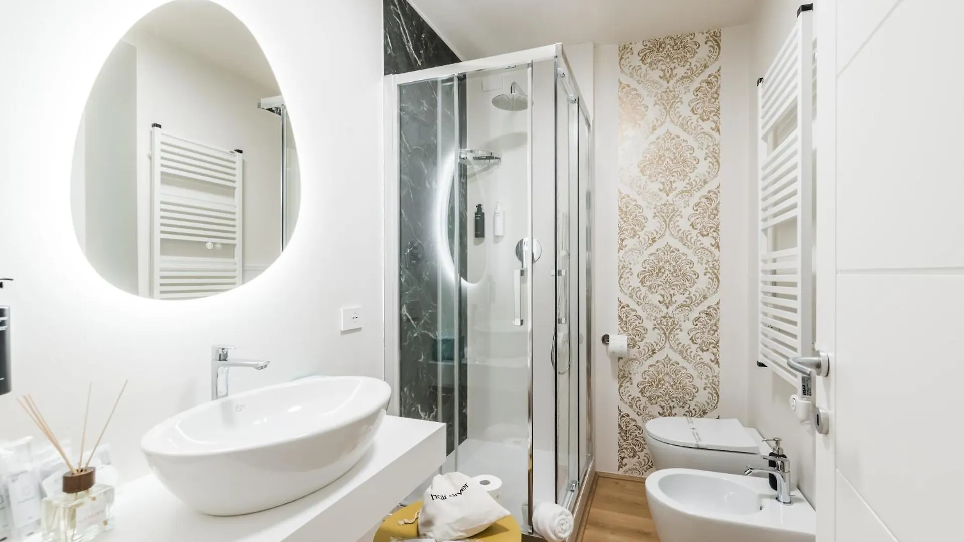 History And Design Apartment Facing The Old Port Genoa